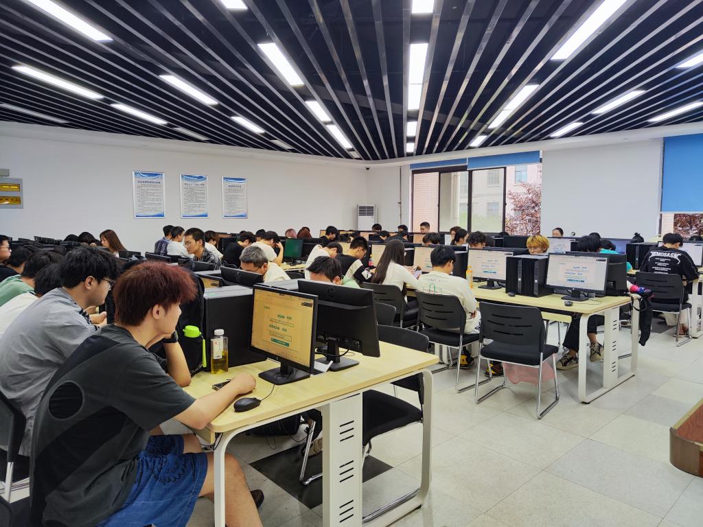軟件工程專業(yè)成功舉辦2023-2024學(xué)年實習(xí)實訓(xùn)活動